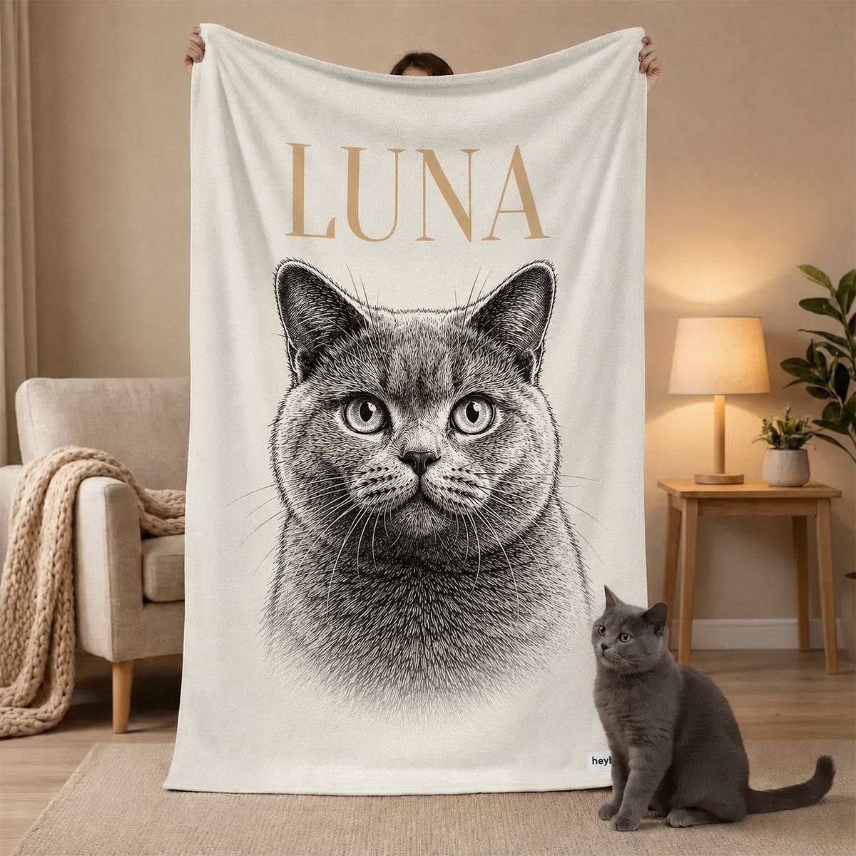 Personalisierte Decke „Retro Katze“ als Geschenk für Katzenliebhaber: Katzenporträt als Schwarz-Weiß-Zeichnung mit Namen in Gold – hey balu