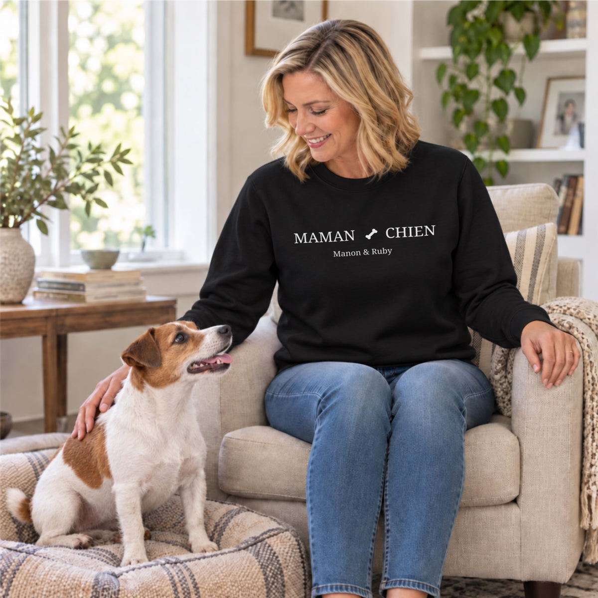 Femme avec un jack russell en pull noir Maman Chien avec prénoms market_france