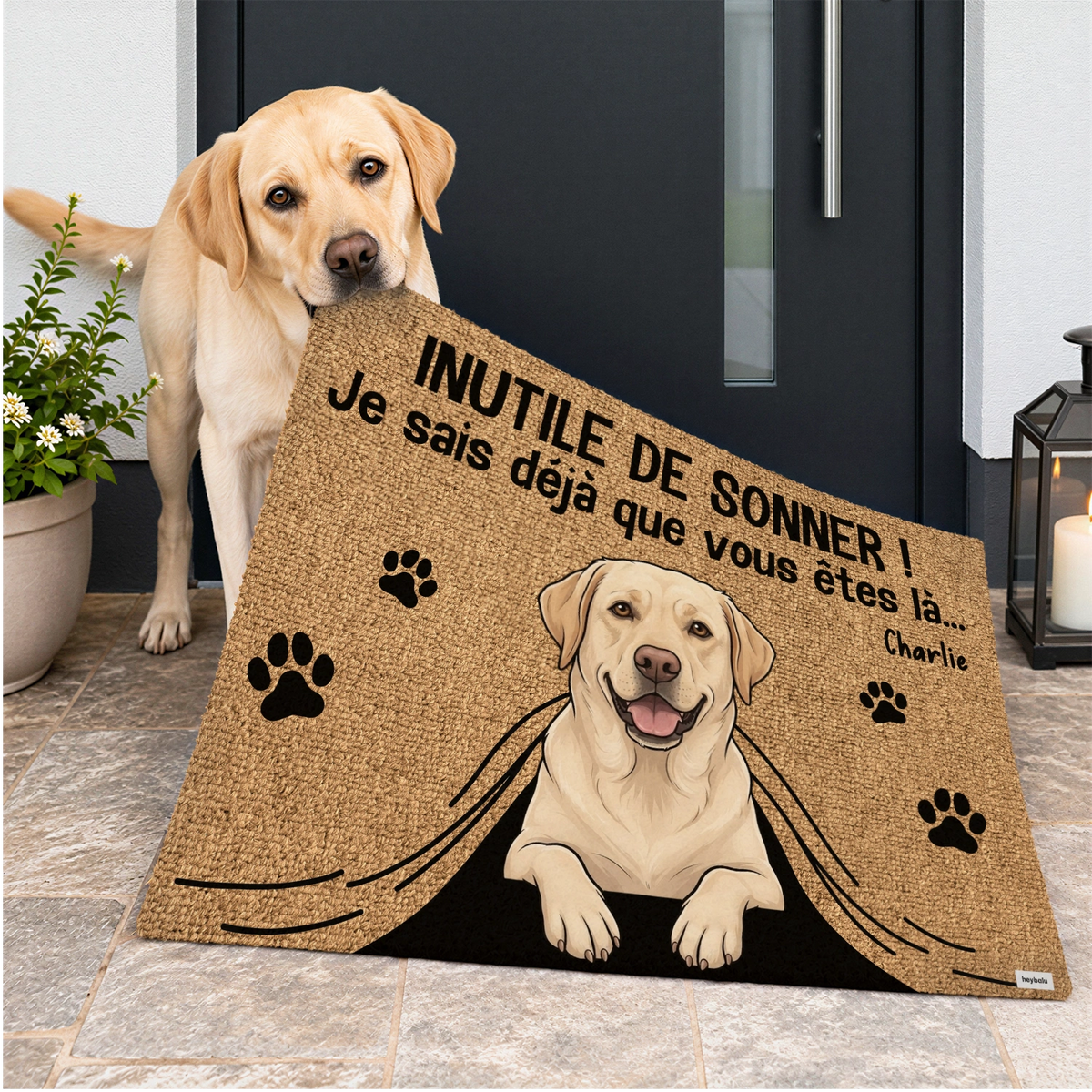 Labrador soulève le paillasson « Inutile de sonner » avec son portrait market_france