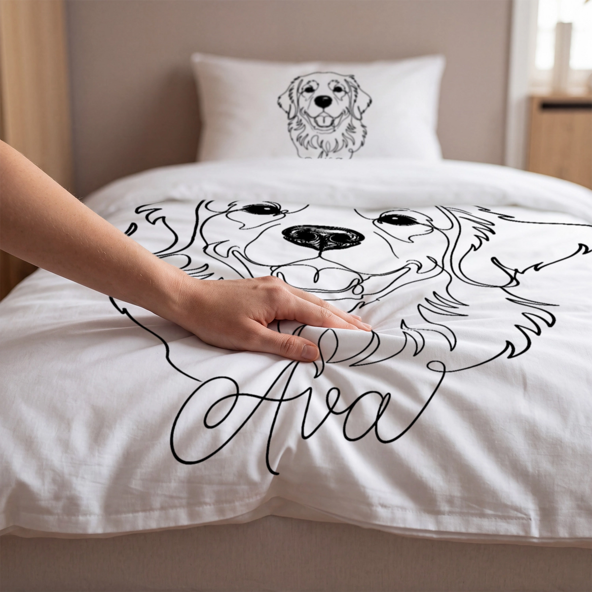Main sur la parure Line Art avec portrait de chien au trait et prénom market_france